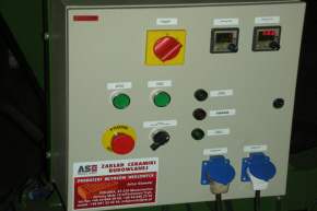 تواجه مواقد الفحم من الطوب المجوف واجهة تهوية الصرف الصحي المصنعة في بولندا